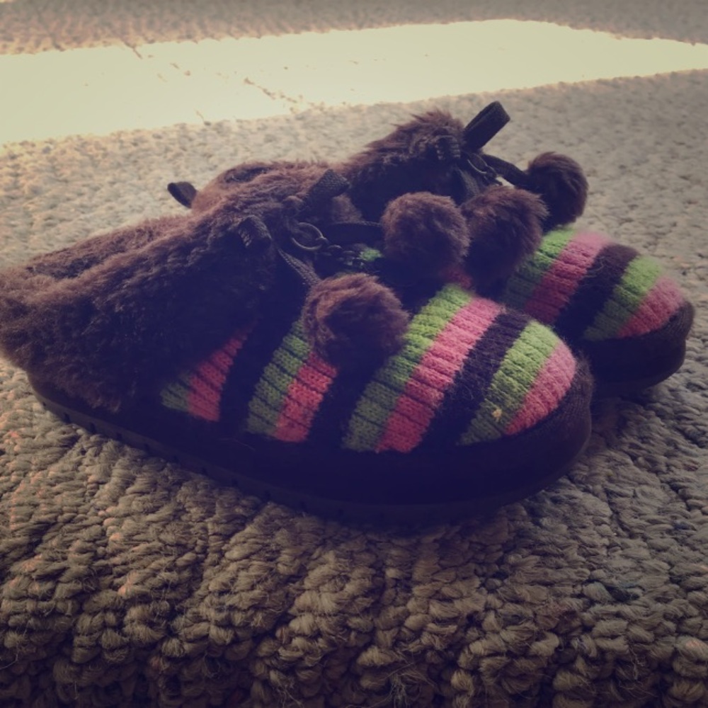 Girls SKECHERS faux fur line knit clogs size 11